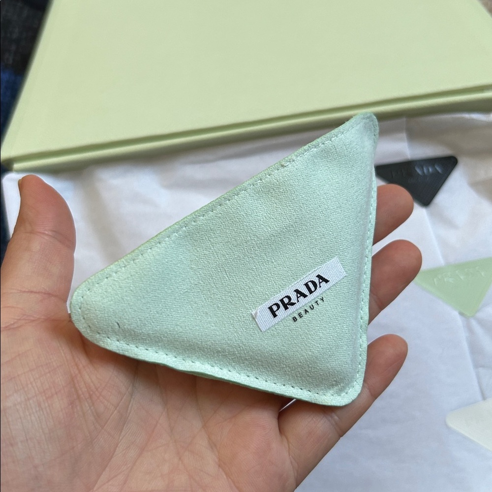Prada Beauty Triangle compact mirror - Picture 13 of 17